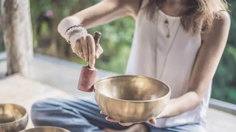 The Essential Guide on how to meditate with singing bowl
