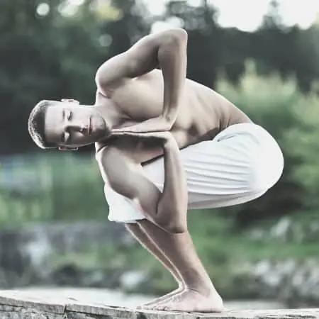 Alignment in yoga Parivrtta Utkatasana