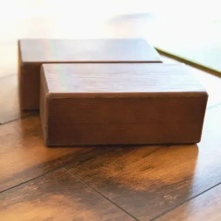 which yoga blocks are better: wood or cork